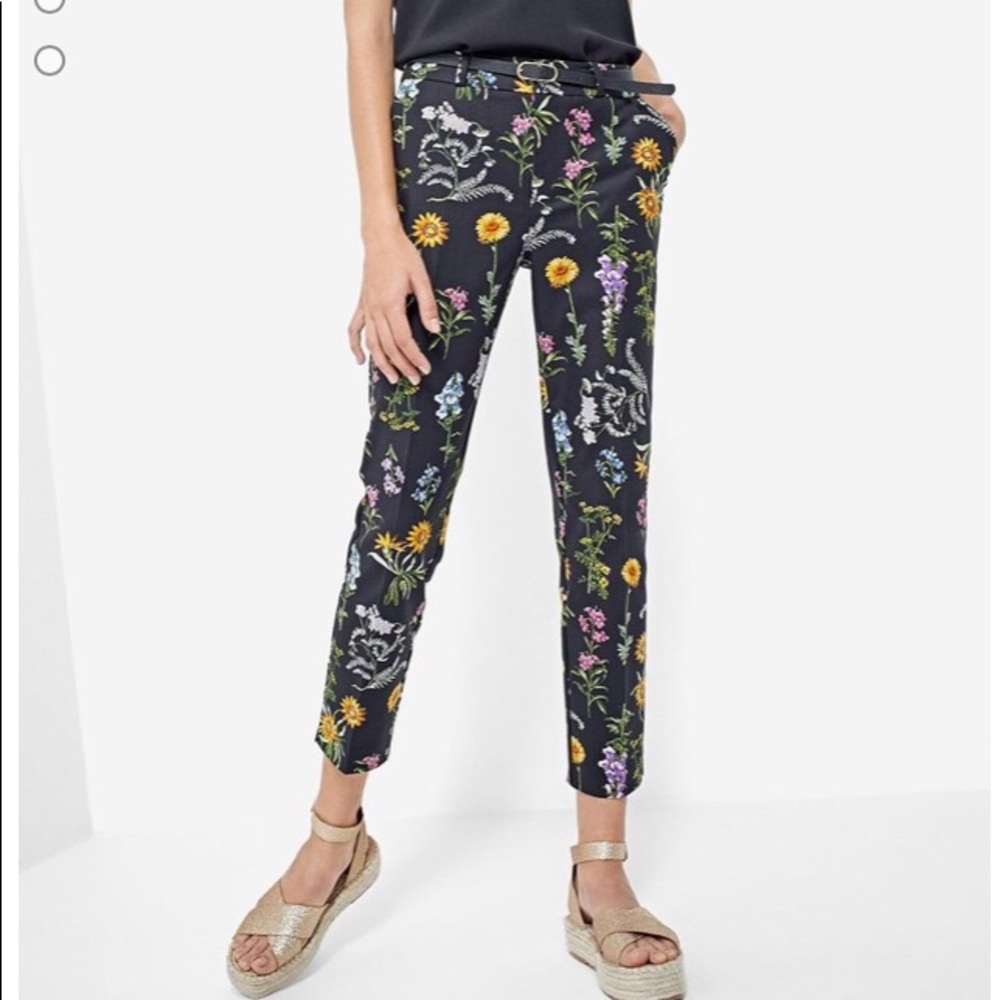 Stradivarius Small Floral Print Cropped Pants.